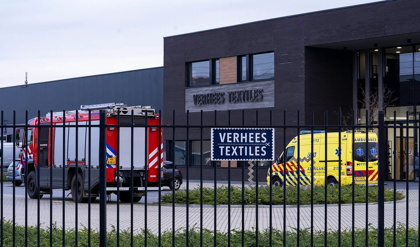 Brandweer bij Verhees Textiles. (Foto: Gabor Heeres, Foto Mallo)