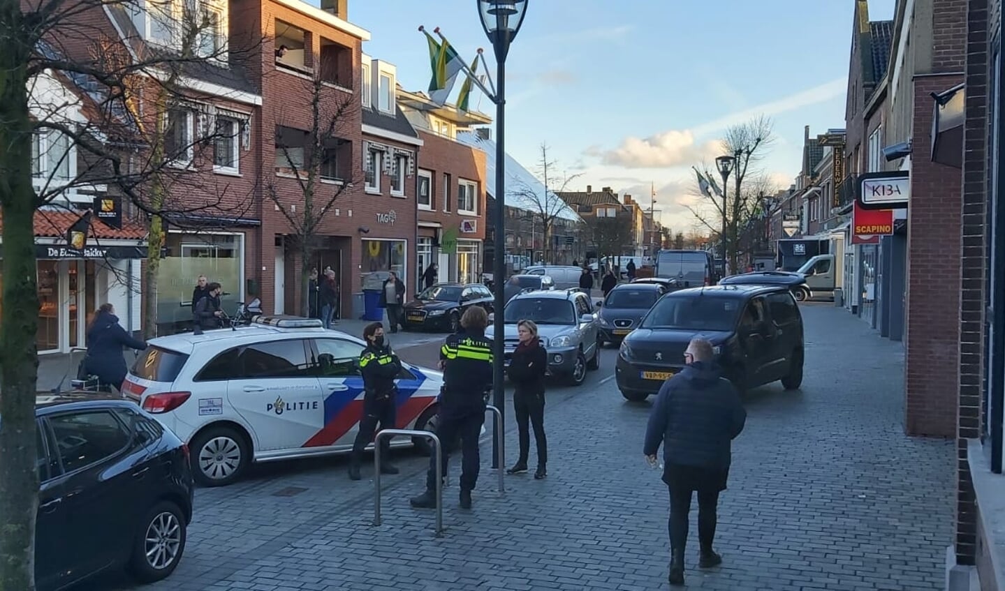 De politie dinsdag in het centrum van Schijndel.