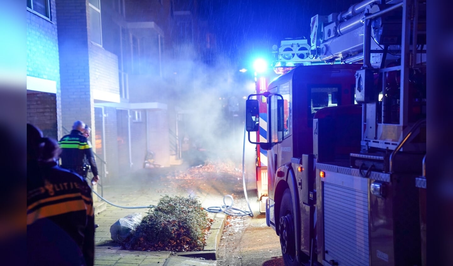 Brand in Zaltbommelseweg. (Foto: Gabor Heeres, Foto Mallo)