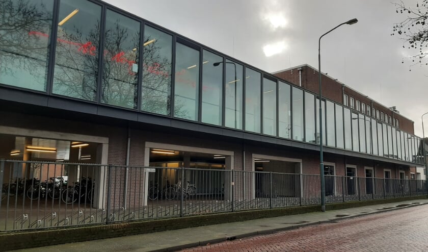 <p>De ingang aan de Carmelietenstraat bij het Hooghuis TBL is al afgesloten.</p>