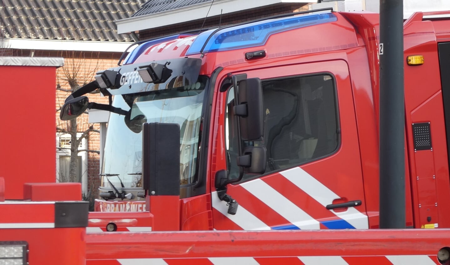 Brandweer opgeroepen voor schoorsteenbrand in Geffen. (Foto: Thomas) 