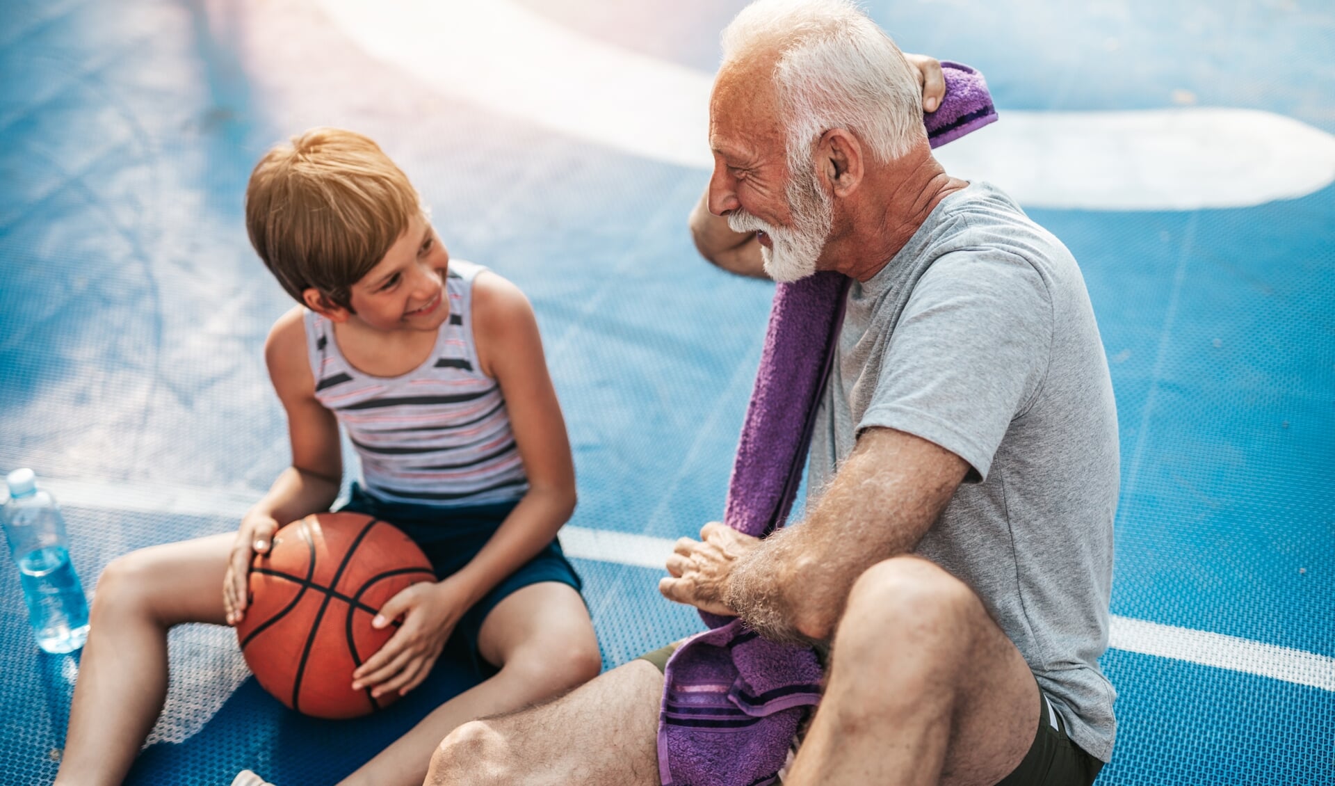 Kleinkind en grootouder kunnen prima in clubverband met elkaar sporten, alleen wordt dat niet aangeboden. Het Sportakkoord kan hier verandering in brengen.