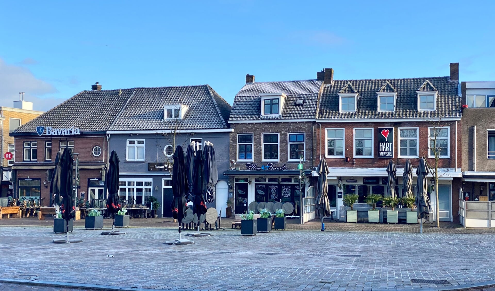 De horecazaken op de Markt in Veghel hopen snel weer open te kunnen.