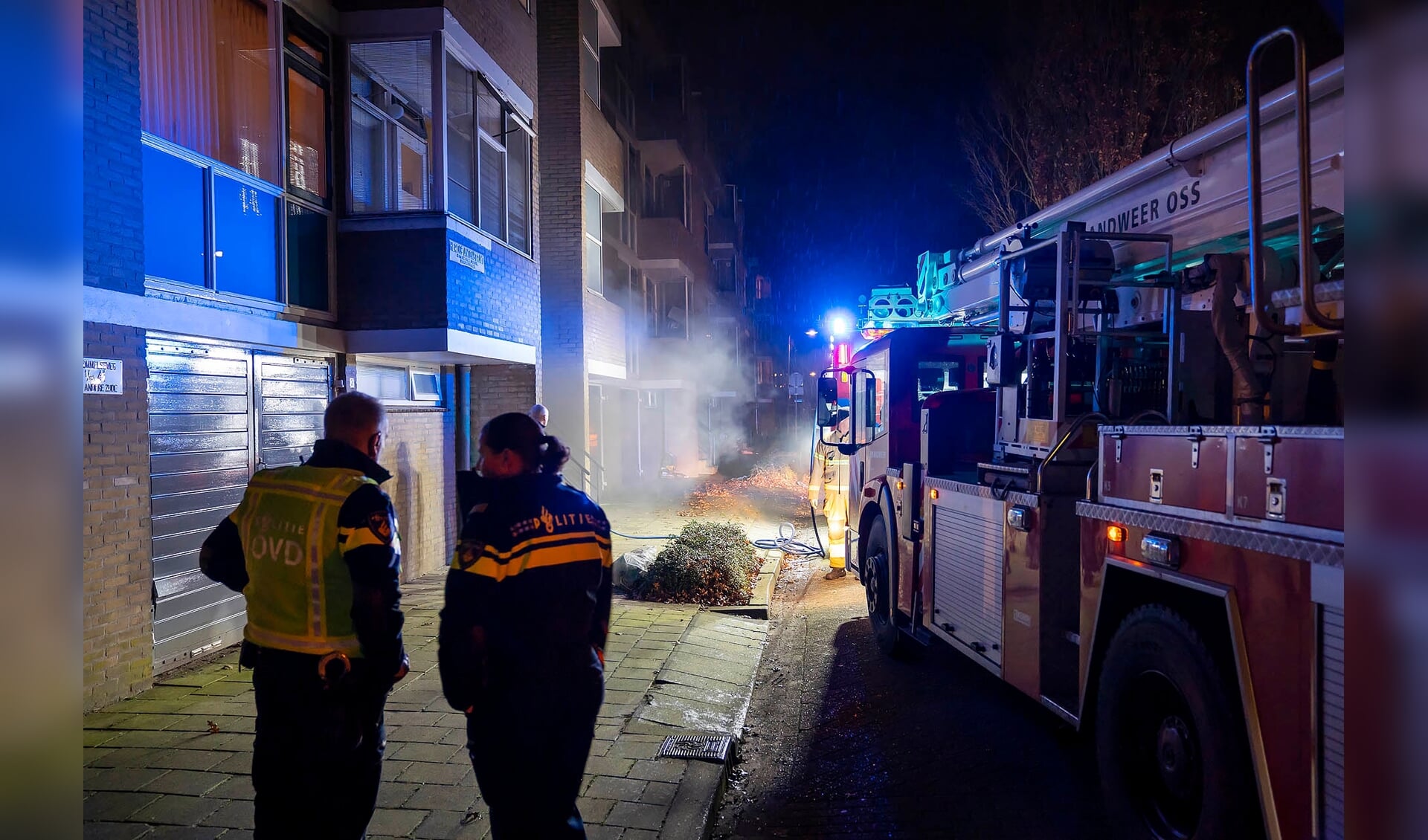 Brand in Zaltbommelseweg. (Foto: Gabor Heeres, Foto Mallo)