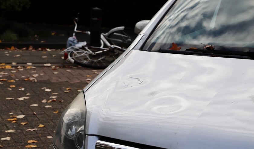 De auto raakte licht beschadigd.