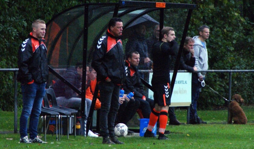 <p>John Janssen prepareert 'zijn' Excellent voor de topper tegen VV Handel.</p>