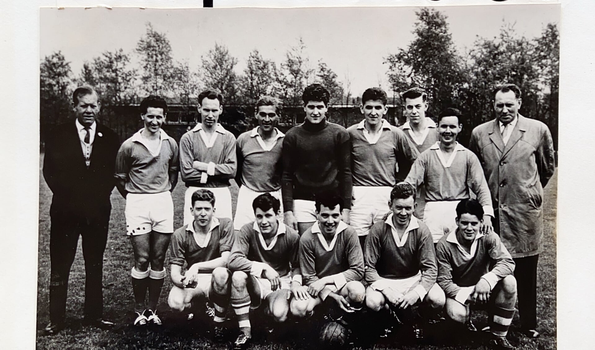 De kampioenen van 1960-1961. 