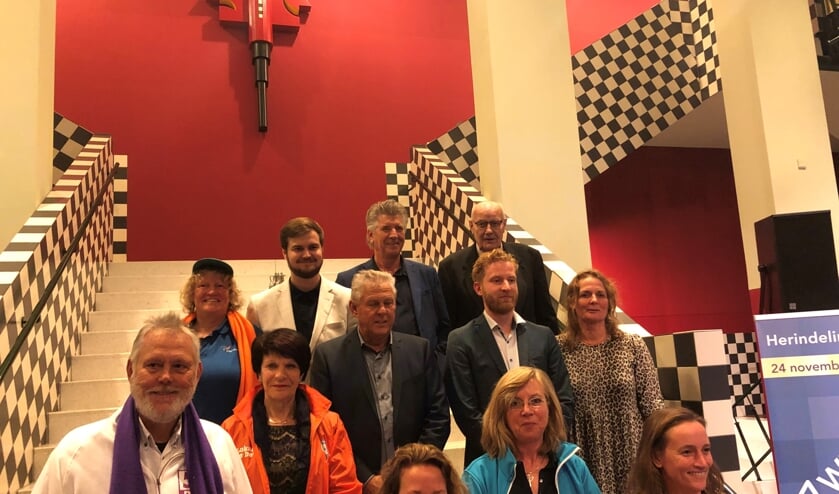 <p>V.l.n.r. John Heckathorn, Liesbeth van Heeswijk, Willy Hendriks - Van Haren, Mike van Diemen, Bregje van Lieshout, Arthur Baudet, Bart Theunissen, Hetty Eggers, Thomas van de Meer, Ben Litjens, Astrid Bannink en Bouke de Bruin.</p>