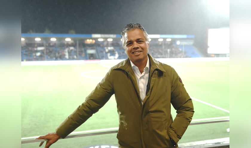<p>Oud-voetballer Marc Latupeirissa verenigt de Bossche topsportclubs en gemeente op maatschappelijk gebied. De ambitie is om achter en voor de schermen meer samen op te trekken.</p>
