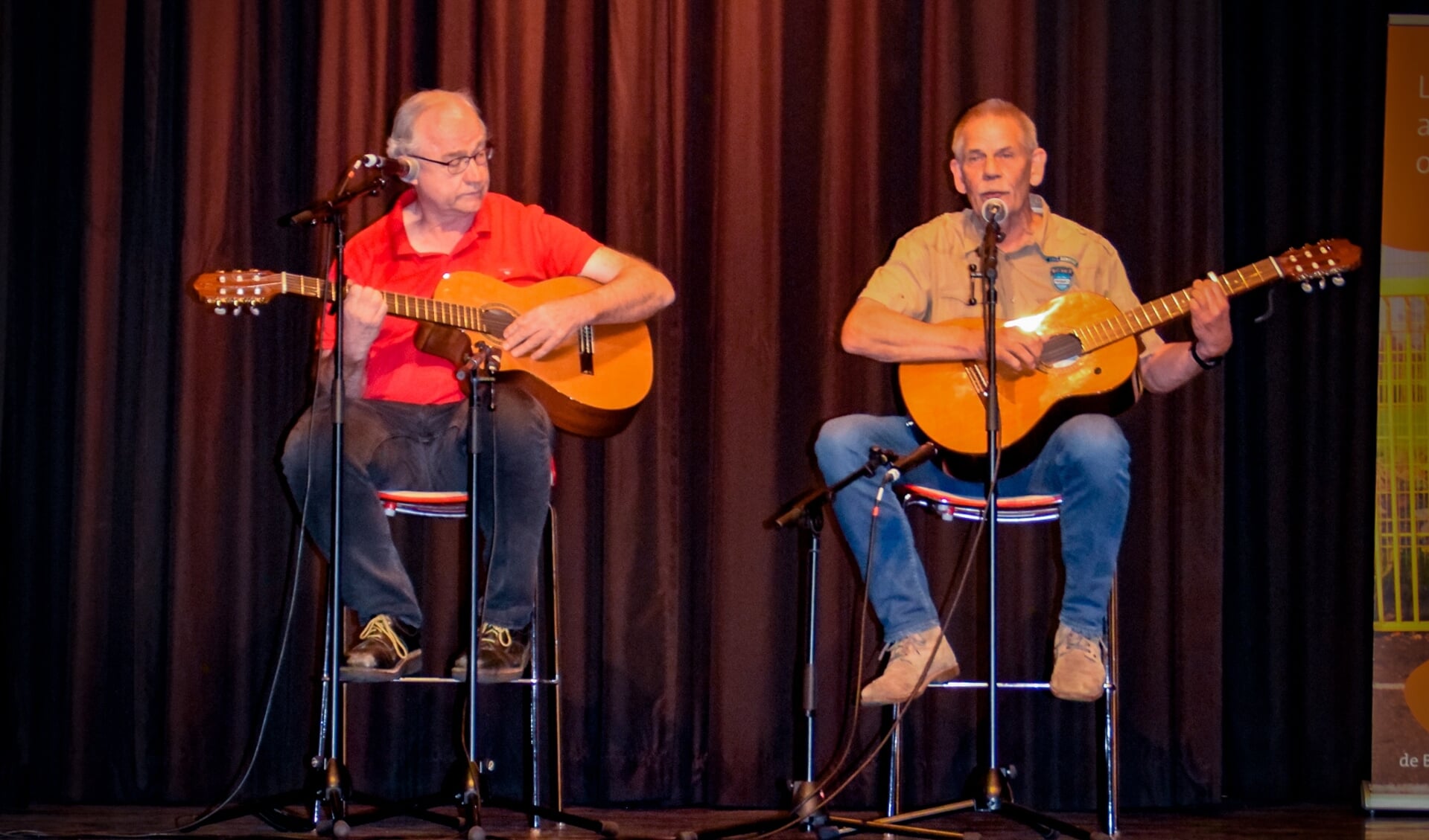 Koos Sommers en Theo Gerrits uit Langenboom maakten een liedje over het Land van Cuijk.