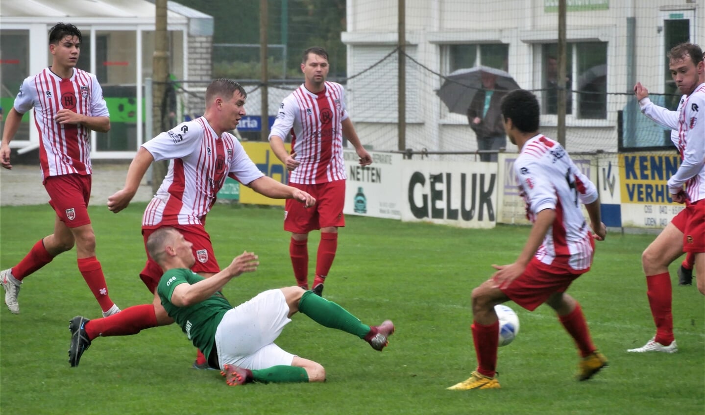 FC Schadewijk kwam tegen BMC niet verder dan 1-1.  (Foto: Leon Voskamp) 