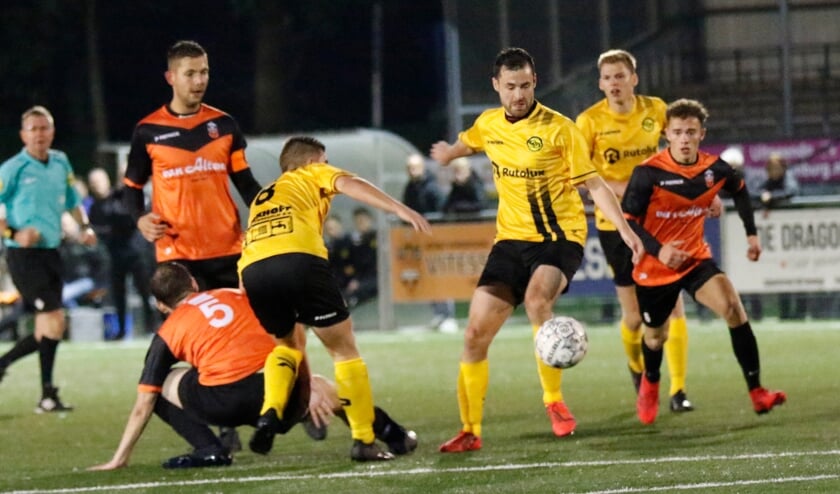 <p>Vitesse'08 was niet opgewassen tegen Groesbeekse Boys.</p>