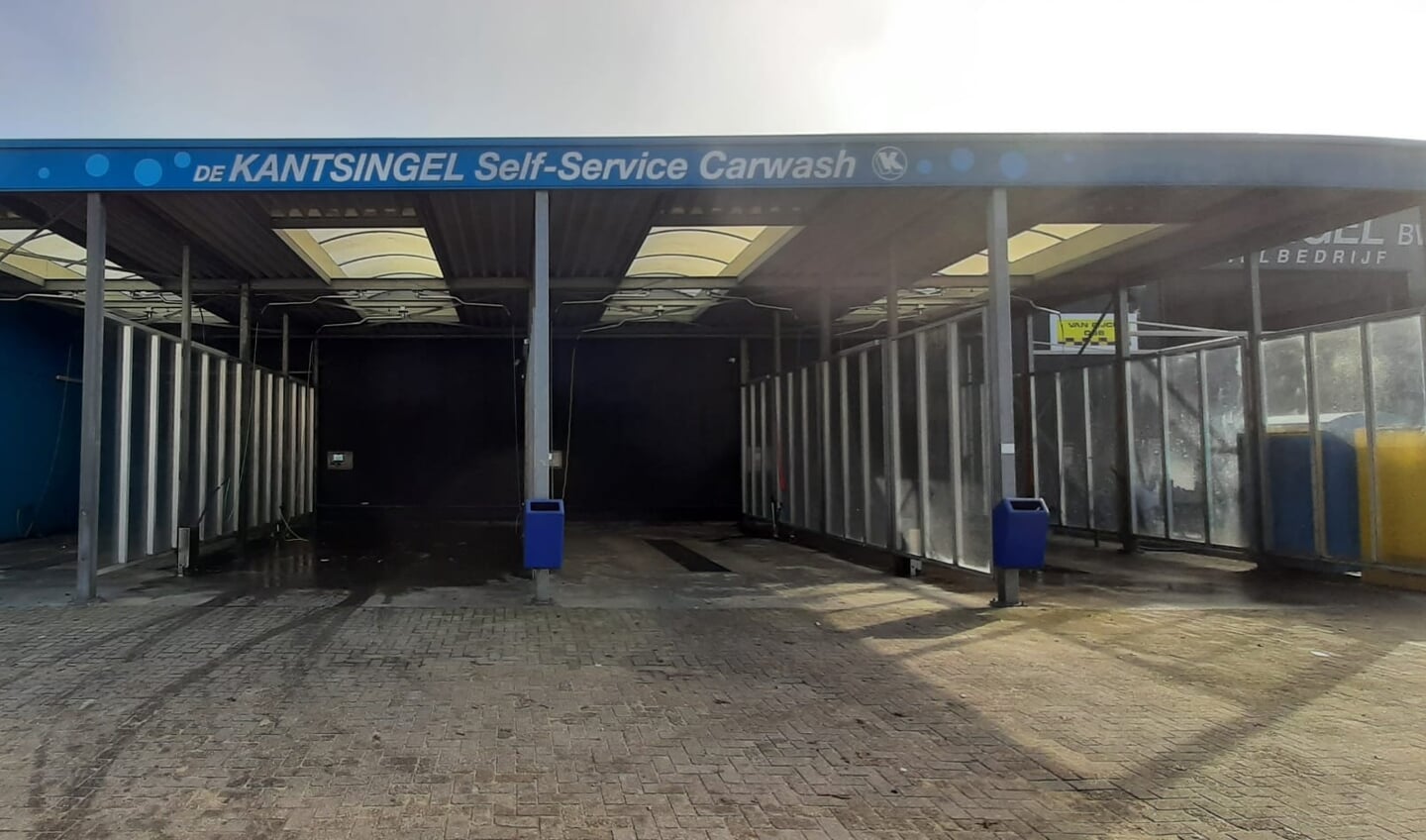 De wasplaatsen bij Automobielbedrijf De Kantsingel B.V. 