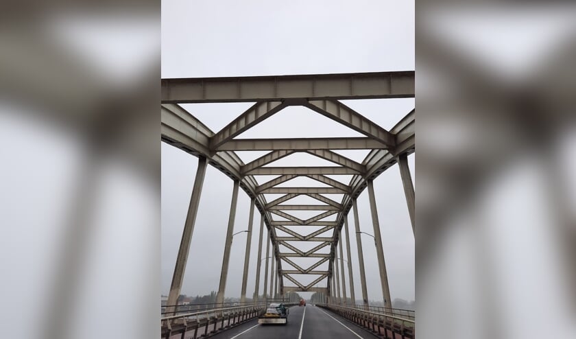 Werkzaamheden aan de brug Hedel.