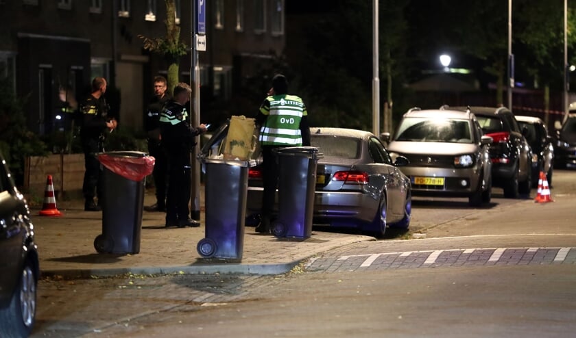 <p>Schietpartij in de Brederostraat te Oss. (Foto: Hans van der Poel)</p>