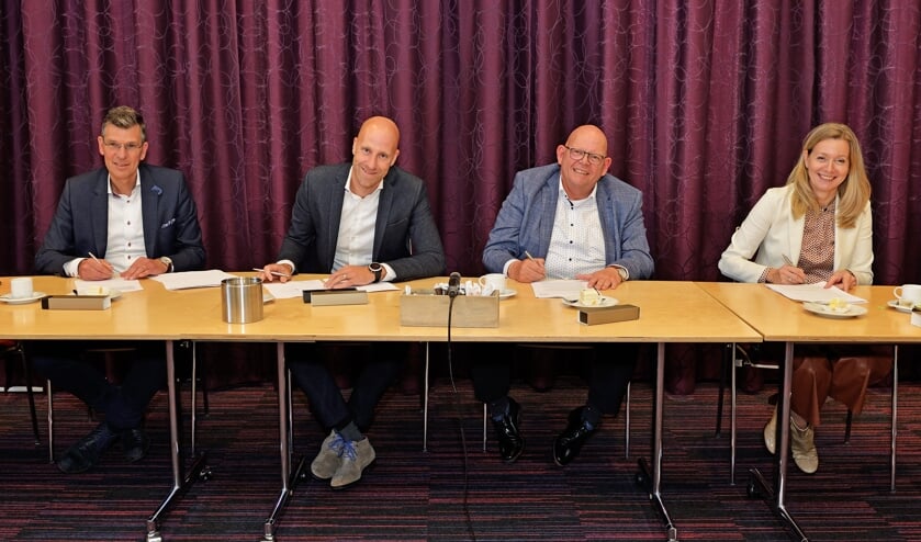<p>Wim Muller, Paul van den Heuvel, Ben Brands en Karin Wagemakers. (foto: LanderdFotografie)</p>