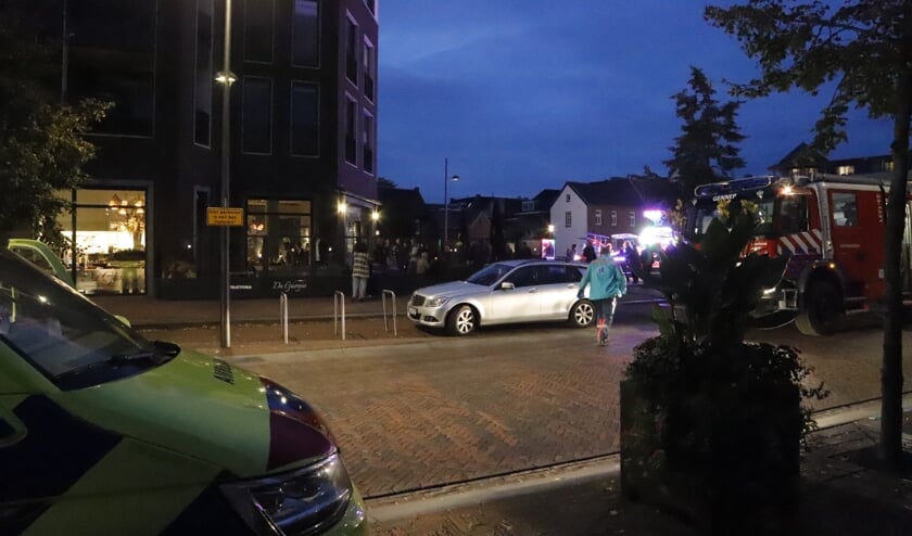 De gasten snelden allemaal naar buiten,