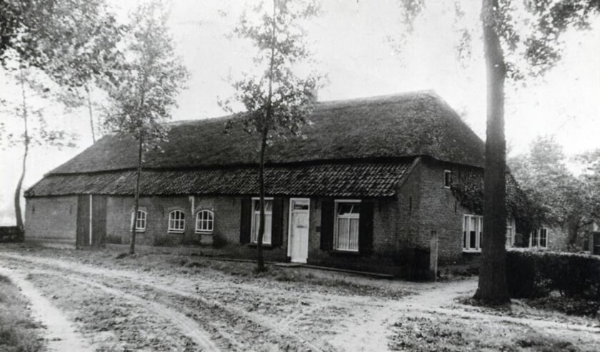 <p>De Hoeve Op ten Wiel bij de Mestbrug werd in 1969 afgebroken voor de bouw van Plan Leest (foto: Vehchele).</p>