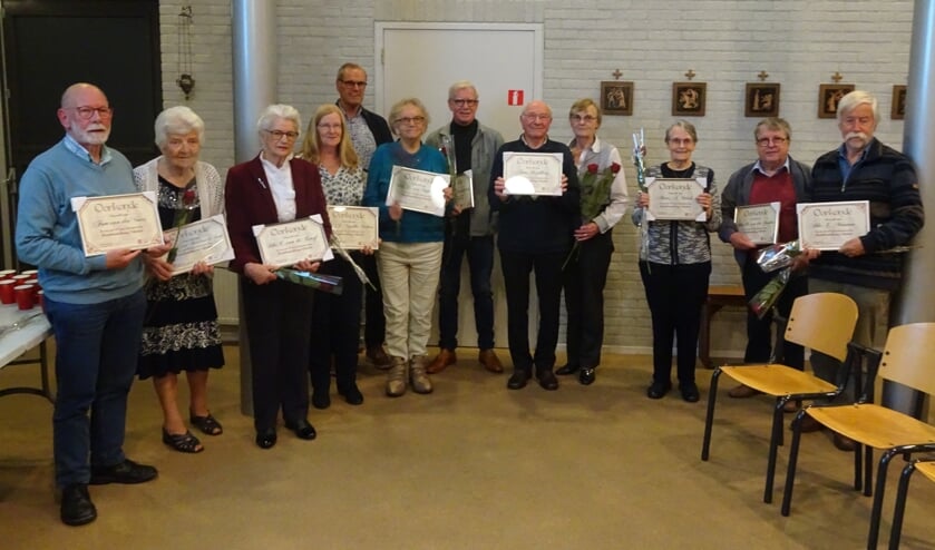 <p>De 40-jarige jubilarissen samen op een rijtje.</p>