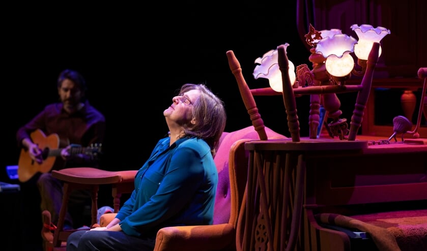 <p>‘Je kunt me gerust een geheim vertellen’ is een hoopvolle theatervoorstelling over dementie. MATZER speelt deze op vrijdag 22 en zaterdag 23 oktober in de Verkadefabriek. </p>