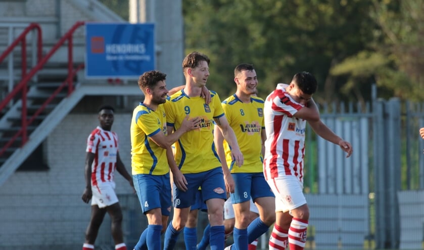 Kay van de Vorst (8) tijdens het oefenduel met TOP Oss. (Foto: Jeroen Engelen)
