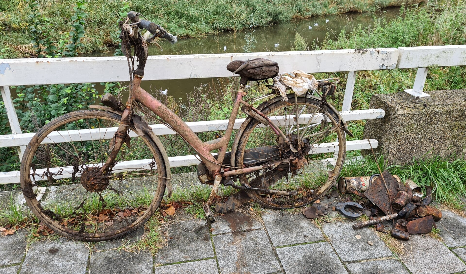 Of deze fiets op slot staat, is niet helemaal duidelijk.