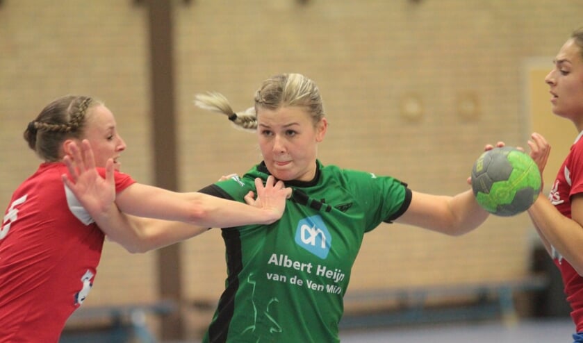 <p>Lieke van Baal scoorde tegen DSS Heemskerk maar liefst dertien treffers namens MHV '81.</p>