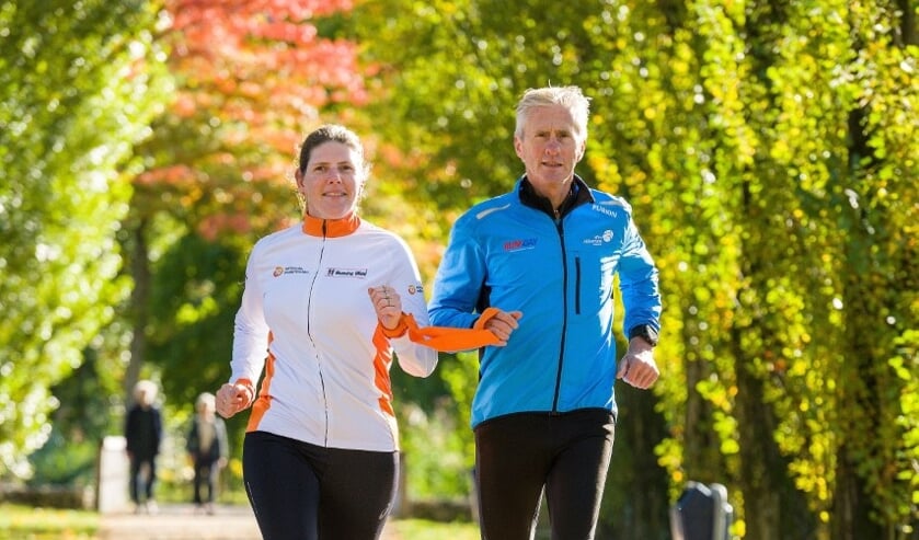 <p>Gaby Wynia en Wim Akkermans, klaar voor de marathon van Rotterdam.</p>