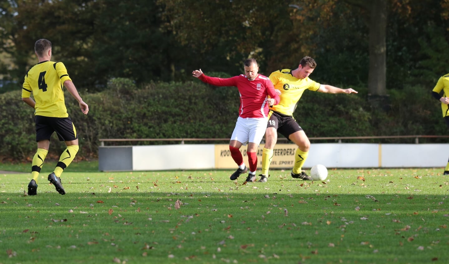 Boekel Sport won uiteindelijk eenvoudig met 3-0 van Rood Wit.