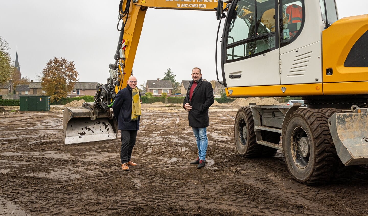Herman Michiels van Region Vastgoedontwikkeling en wethouder Bollen gemeente Sint Anthonis