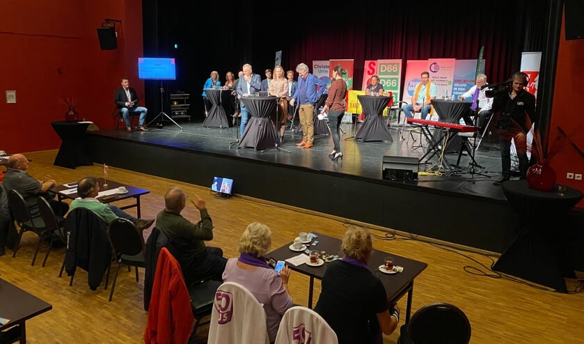 <p>Het lijsttrekkersdebat in Mill haalde de landelijke media vanwege de onterechte eis om alle deelnemers een QR-code te vragen.</p>