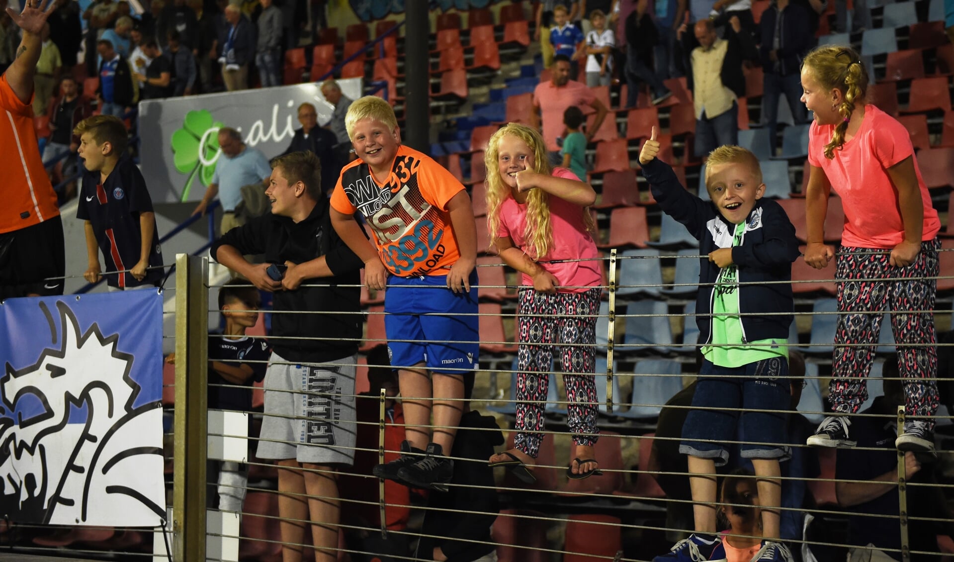 Foto van de derby tussen FC Den Bosch en Top Oss vorig seizoen in Stadion De Vliert. (Foto: Henk van Esch)