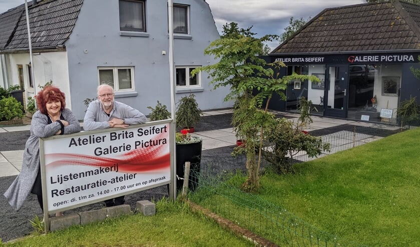 <p>Brita Seifert en Roel van der Veen vieren vanaf zondag het 25-jarig bestaan van Galerie Pictura.</p>