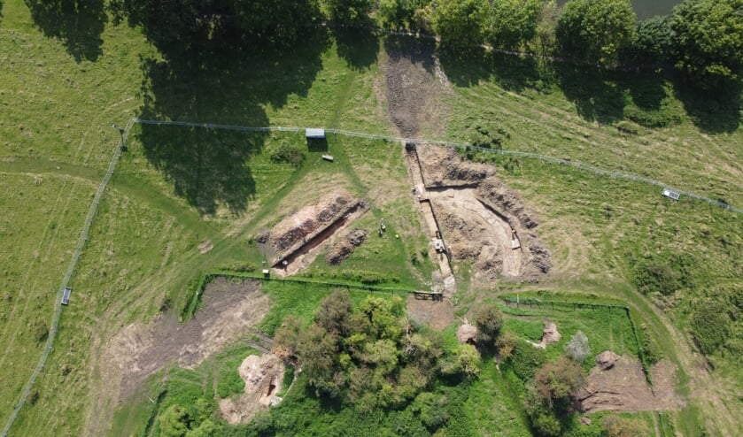 Een luchtfoto van de ontdekte torenresten.