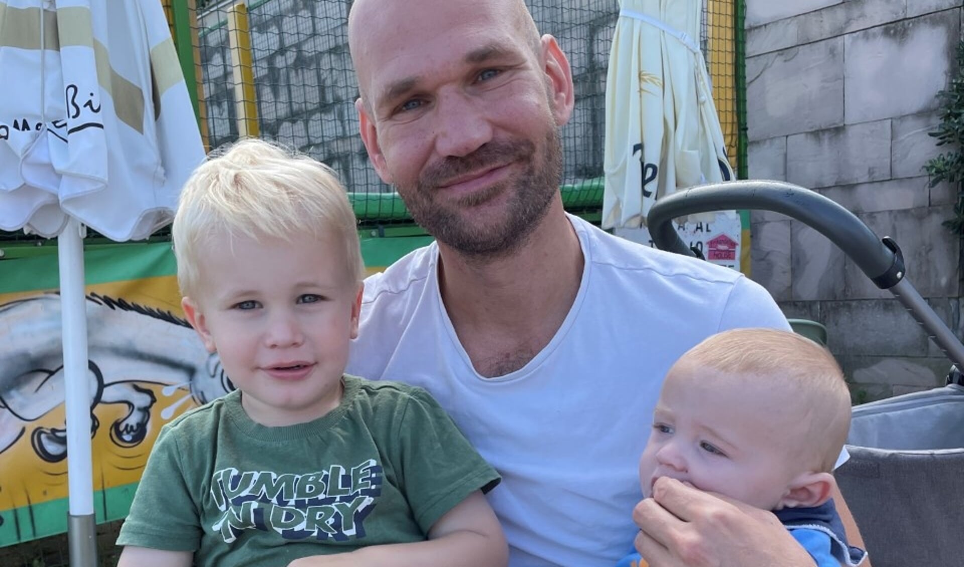 Bosschenaar Koen van der Veer met zonen Axel (links) en Aaron.