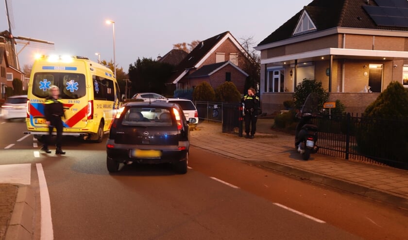 Een automobilist zag een scooterrijder over het hoofd op de Ottersumseweg in Gennep.