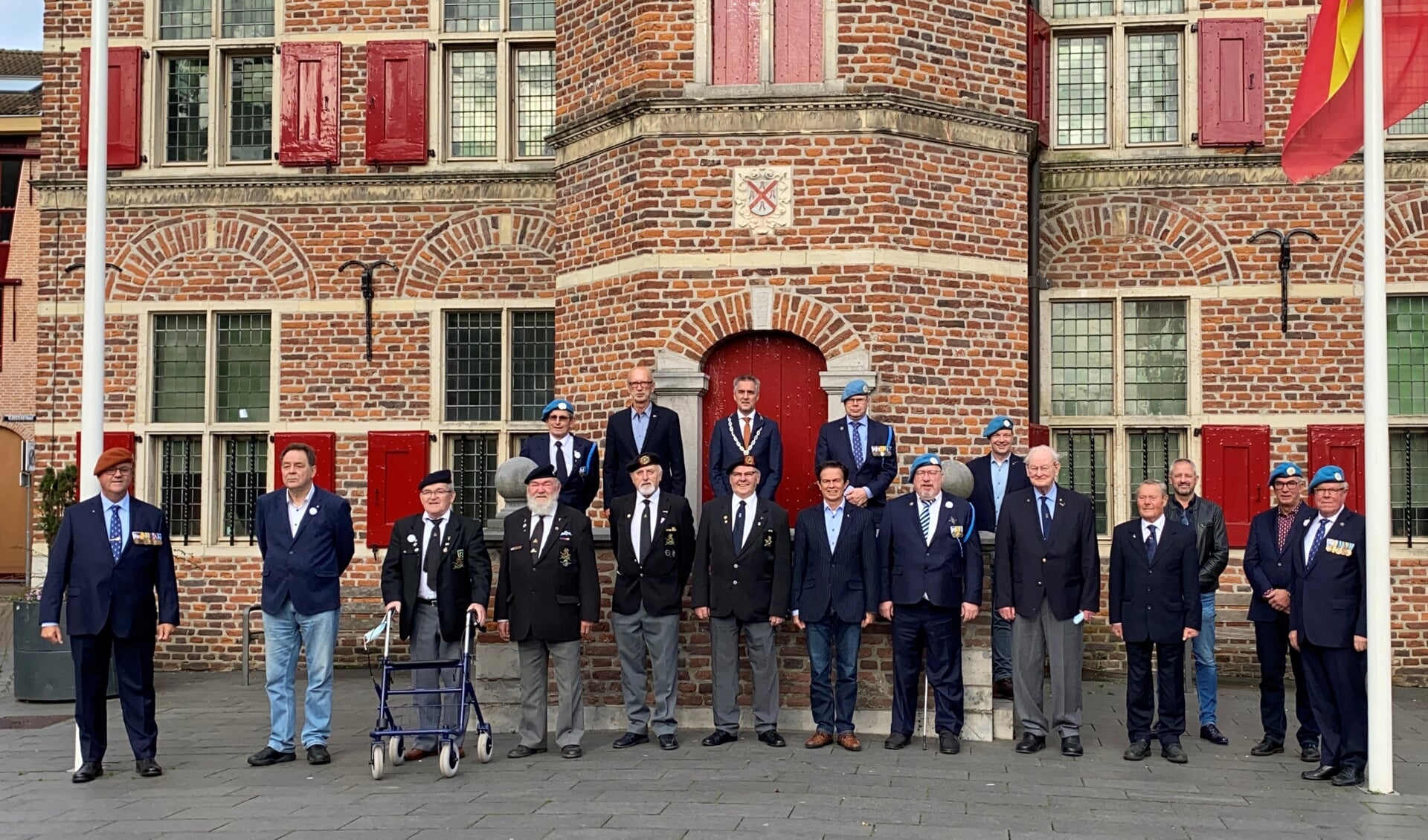 Op uitnodiging van burgemeester Teunissen waren Gennepse oorlogsveteranen te gast in het gemeentehuis. 