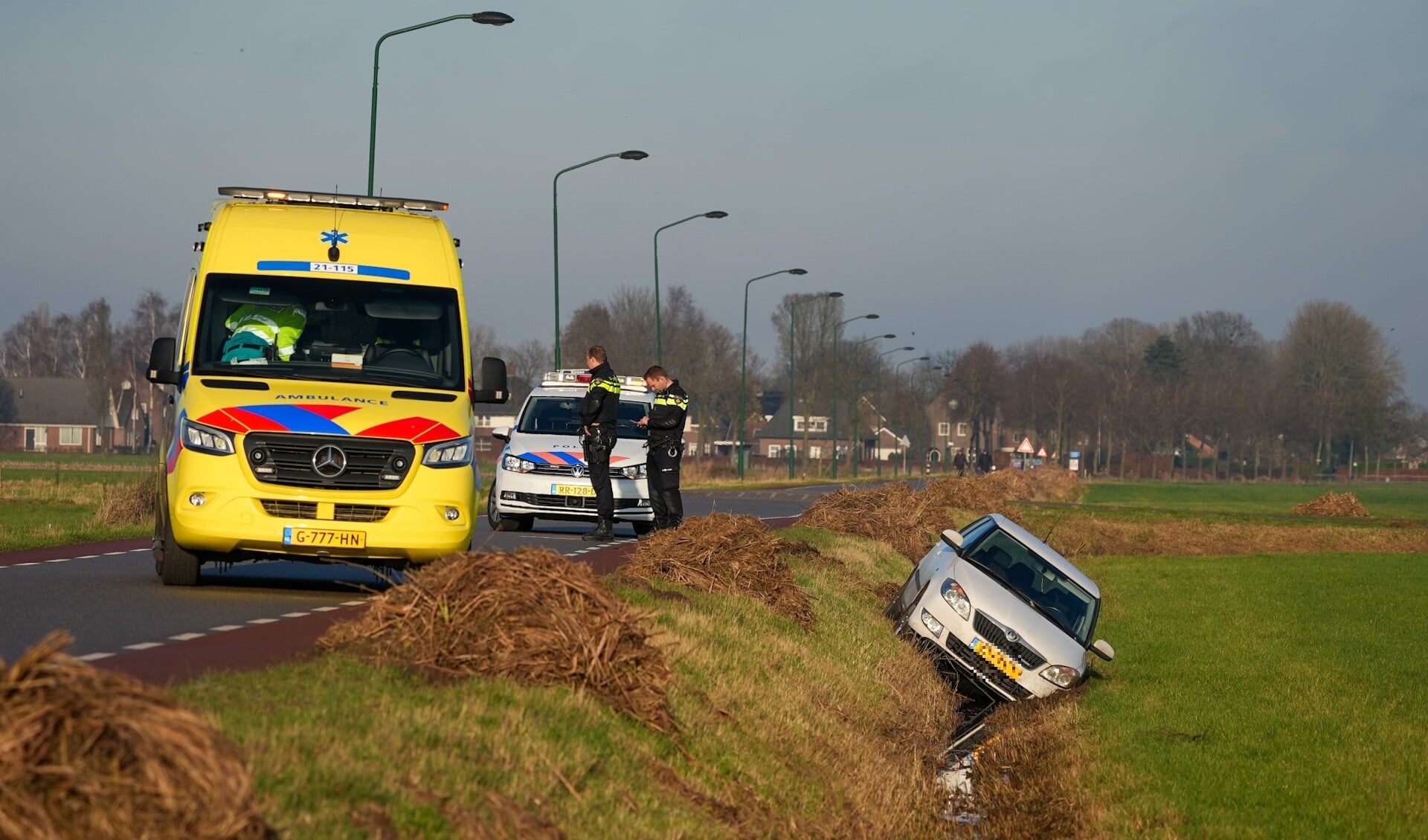 Bestuurder gewond na ongeval in Haren. (Foto: Gabor Heeres, Foto Mallo)