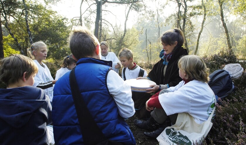 <p>IVN Natuureducatie is op zoek naar enthousiaste vrijwilligers die hun liefde voor de natuur met kinderen willen delen.</p>  