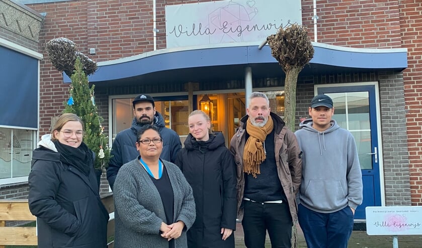 <p>Het team van Villa Eigenwijs. Tweede van links Corey, tweede van rechts Erwin. </p>