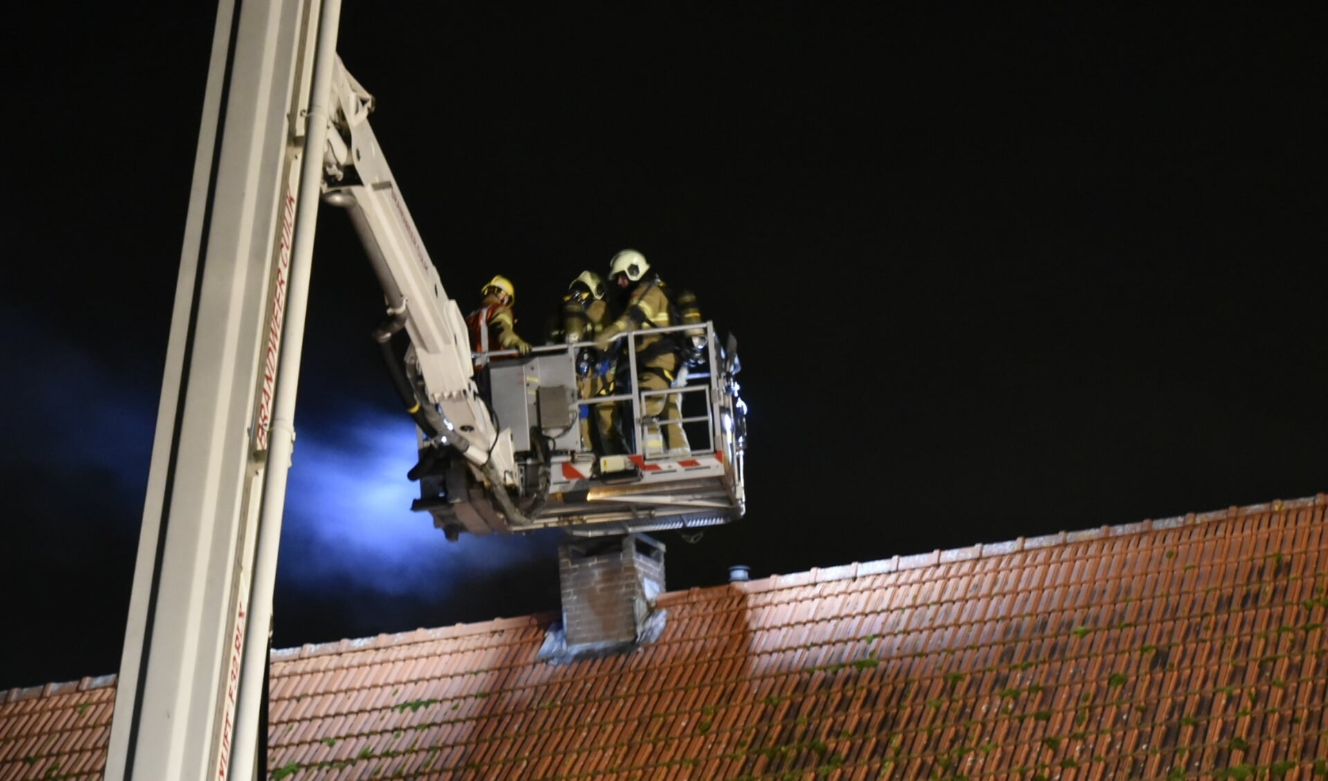 De brandweer moest uitrukken voor een schoorsteenbrand in Overloon.