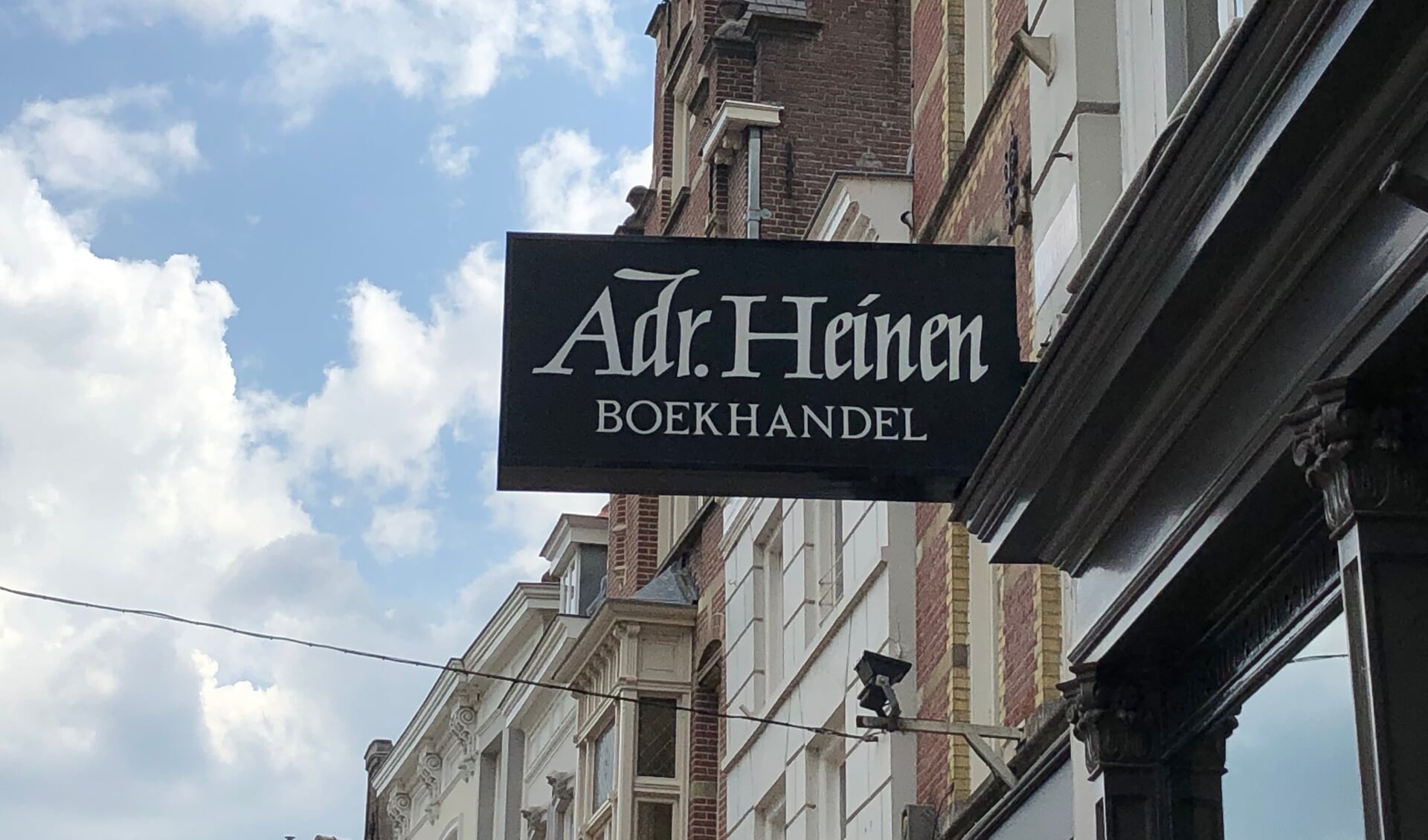Boekhandel Adr. Heinen in de Kerkstraat in Den Bosch.