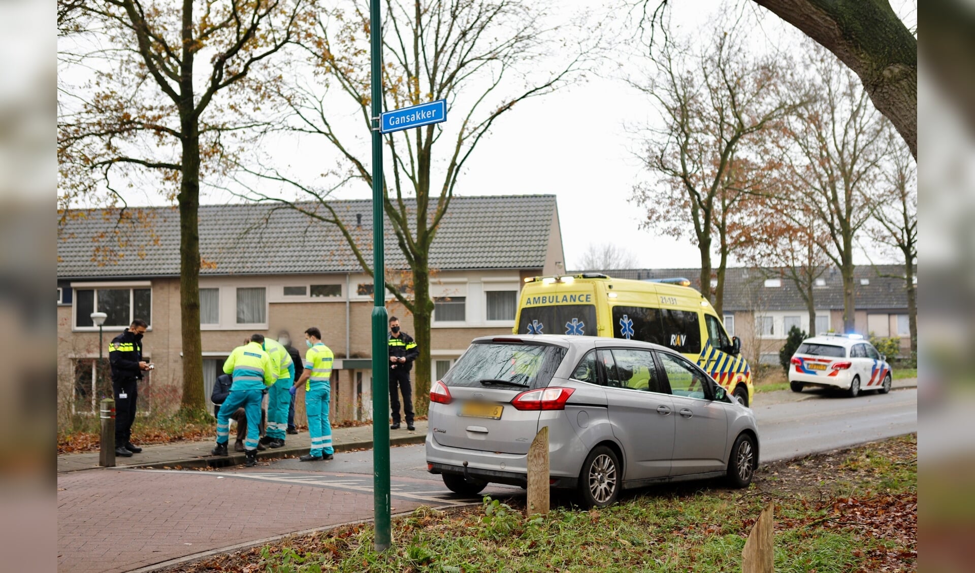 Een man is gewond geraakt aan zijn hoofd bij een aanrijding in Cuijk.