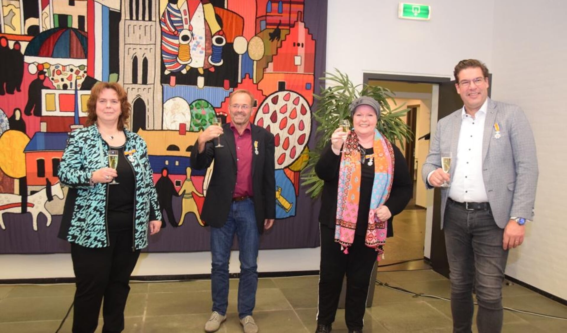 Vier raadsleden van de gemeente Mill en Sint Hubert ontvingen een lintje ter gelegenheid van hun afscheid in de raad.
