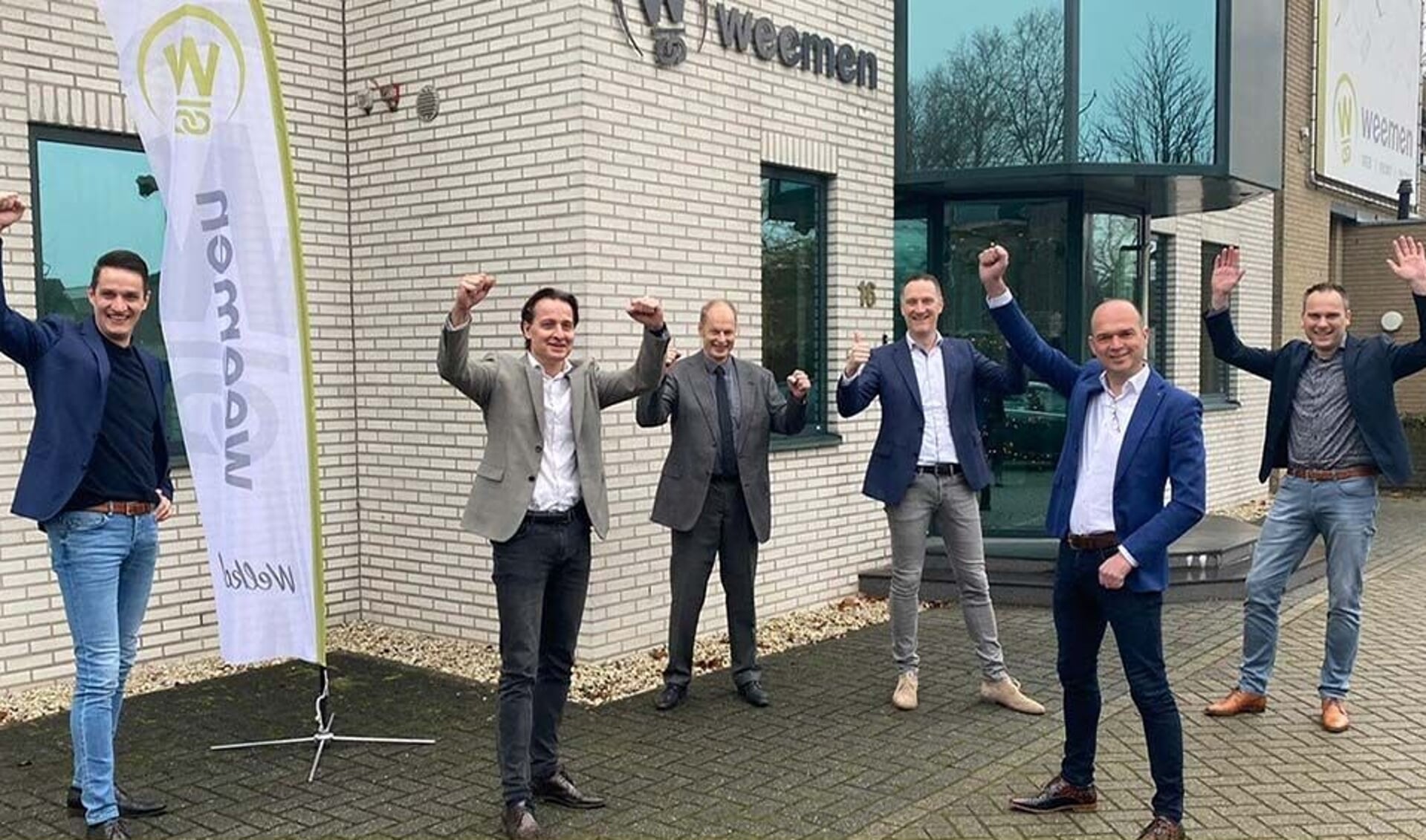 Van links naar rechts: Twan Weemen, Olaf de Croon (RBL), Fred Vlasblom (RBL), Maarten Weemen, Leon Vromans (RBL) en Frank van Hoof (directeur Weemen).