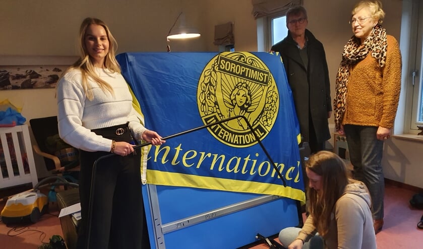 Soroptimisten Oss e.o. schenken tafeltennistafels aan medewerkers van Verdihuis.