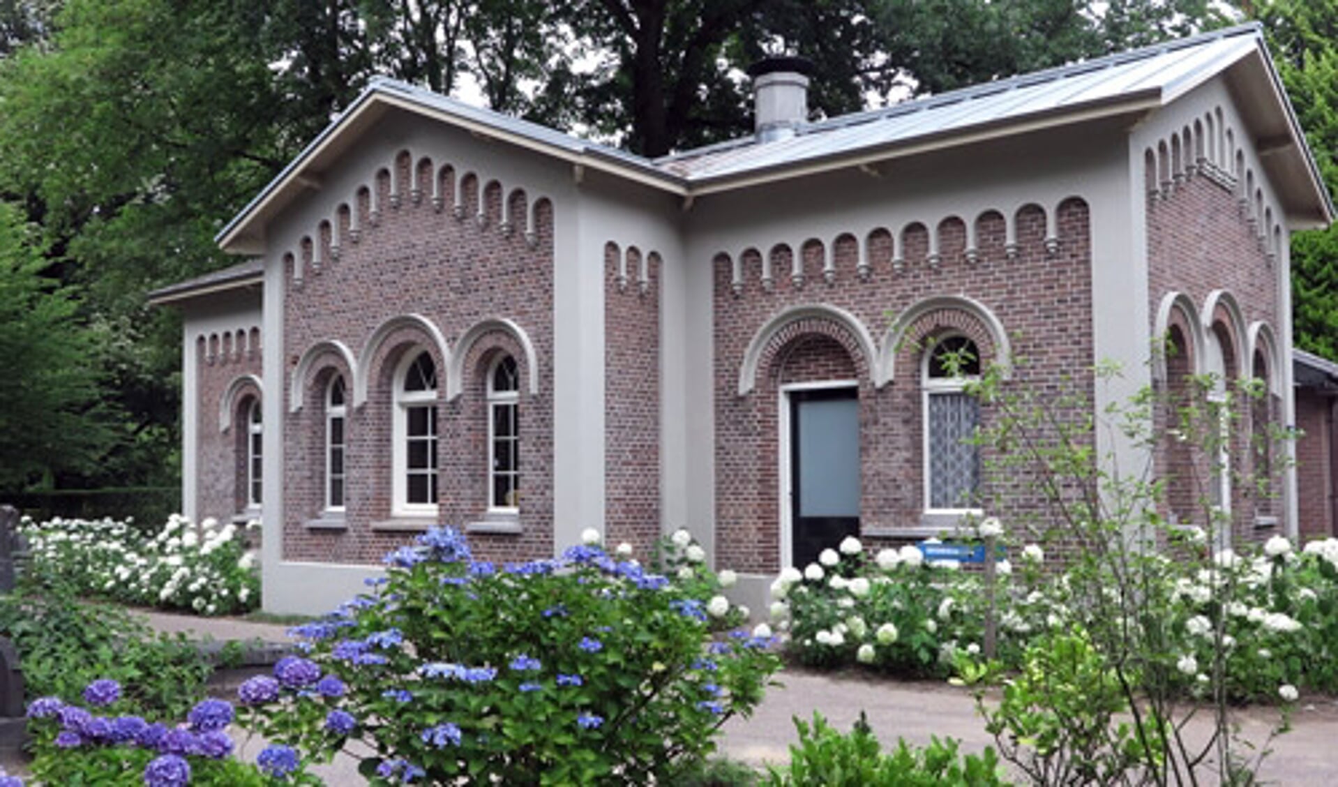 Theehuis Het Theelicht op Begraafplaats Orthen in Den Bosch is een warme en gastvrije ontmoetingsplek voor jong en oud.