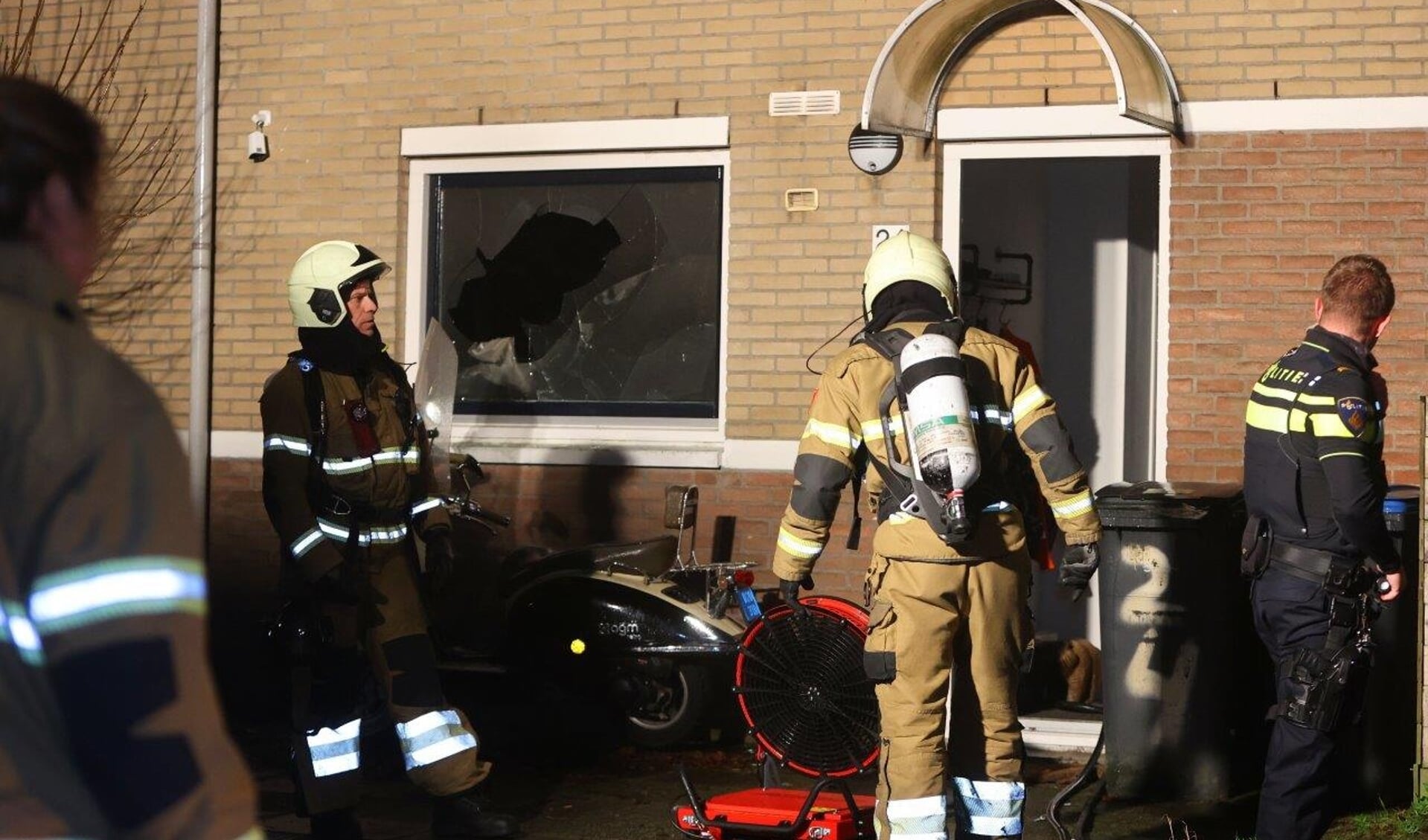 Zwaar vuurwerk ontploft bij woning aan het Gerbrandyhof in Den Bosch.