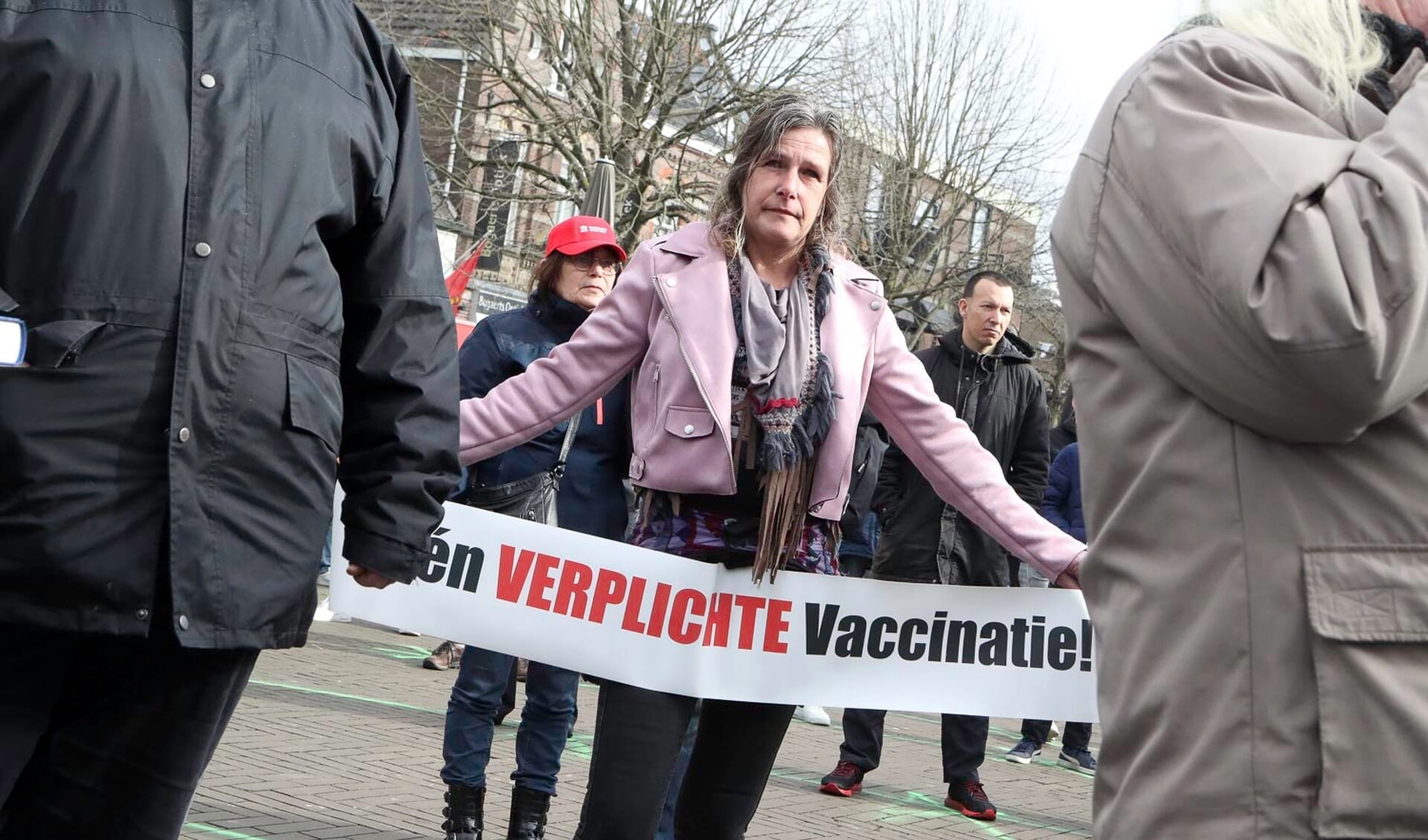 Aanwezigen bij de manifestatie van FvD. (Foto: Hans van der Poel)