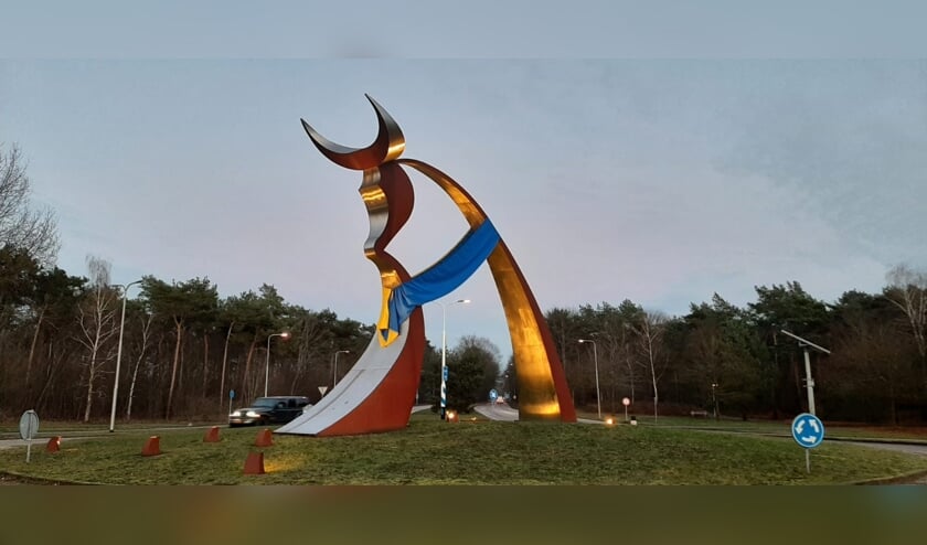 De Poort van Oss in carnavalskleuren.